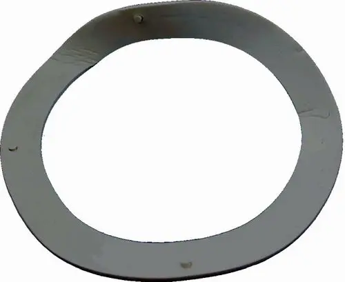 Runde Dichtung für Ventilatorgehäuse, passend zu Wolf Produkten, mit glatter Oberfläche und Befestigungspunkten zur sicheren Montage.